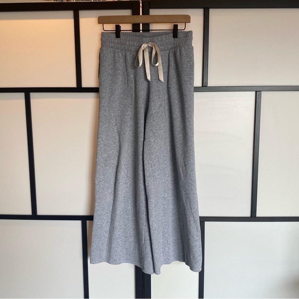 Victoria’s Secret wide leg gray‎ lounge pants. Size Small